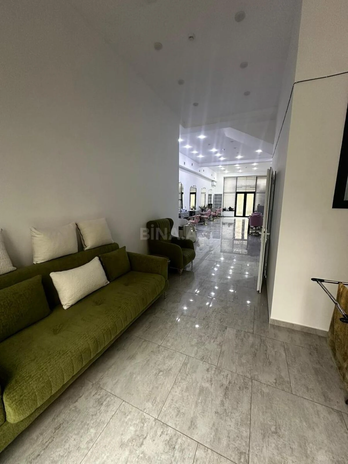 Kirayə verilir obyekt 204 m²