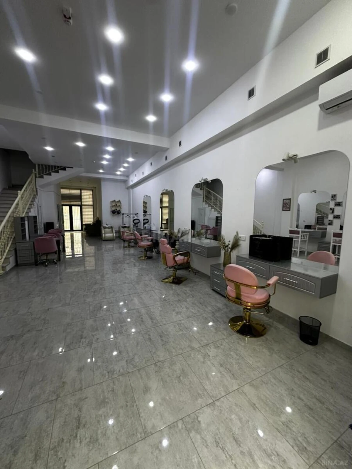 Kirayə verilir obyekt 204 m²