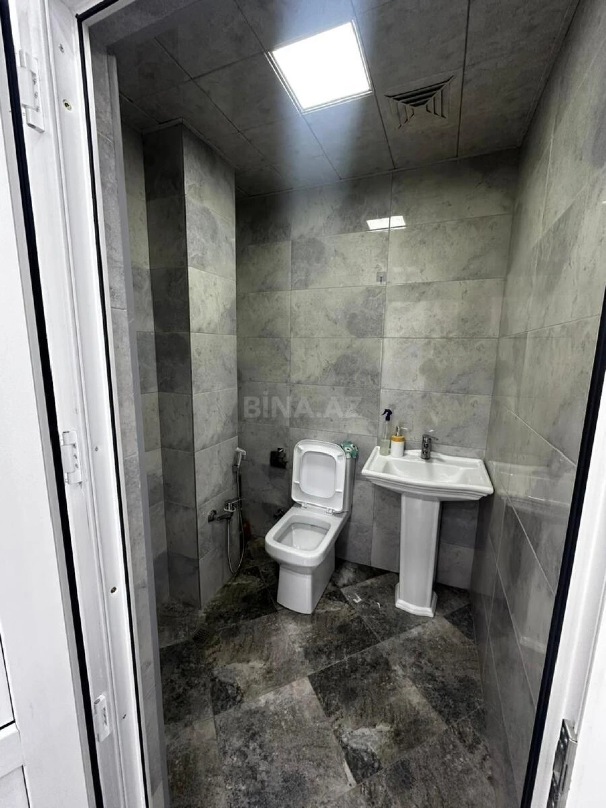 Kirayə verilir obyekt 204 m²