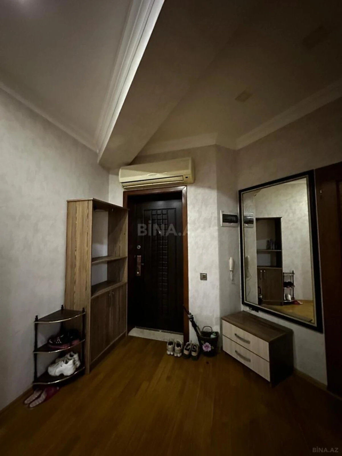 Satılır 3 otaqlı mənzil 157 m²