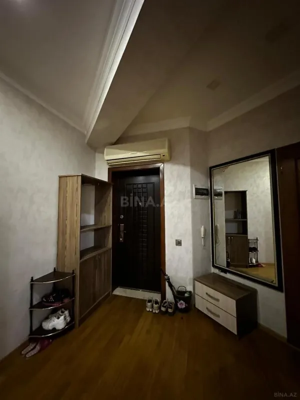 Satılır 3 otaqlı mənzil 157 m²