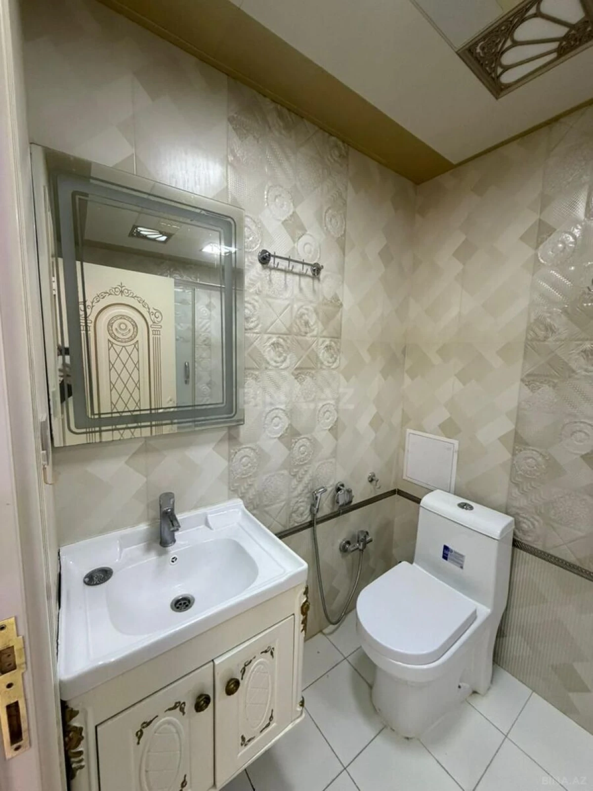 Satılır 3 otaqlı mənzil 128 m²