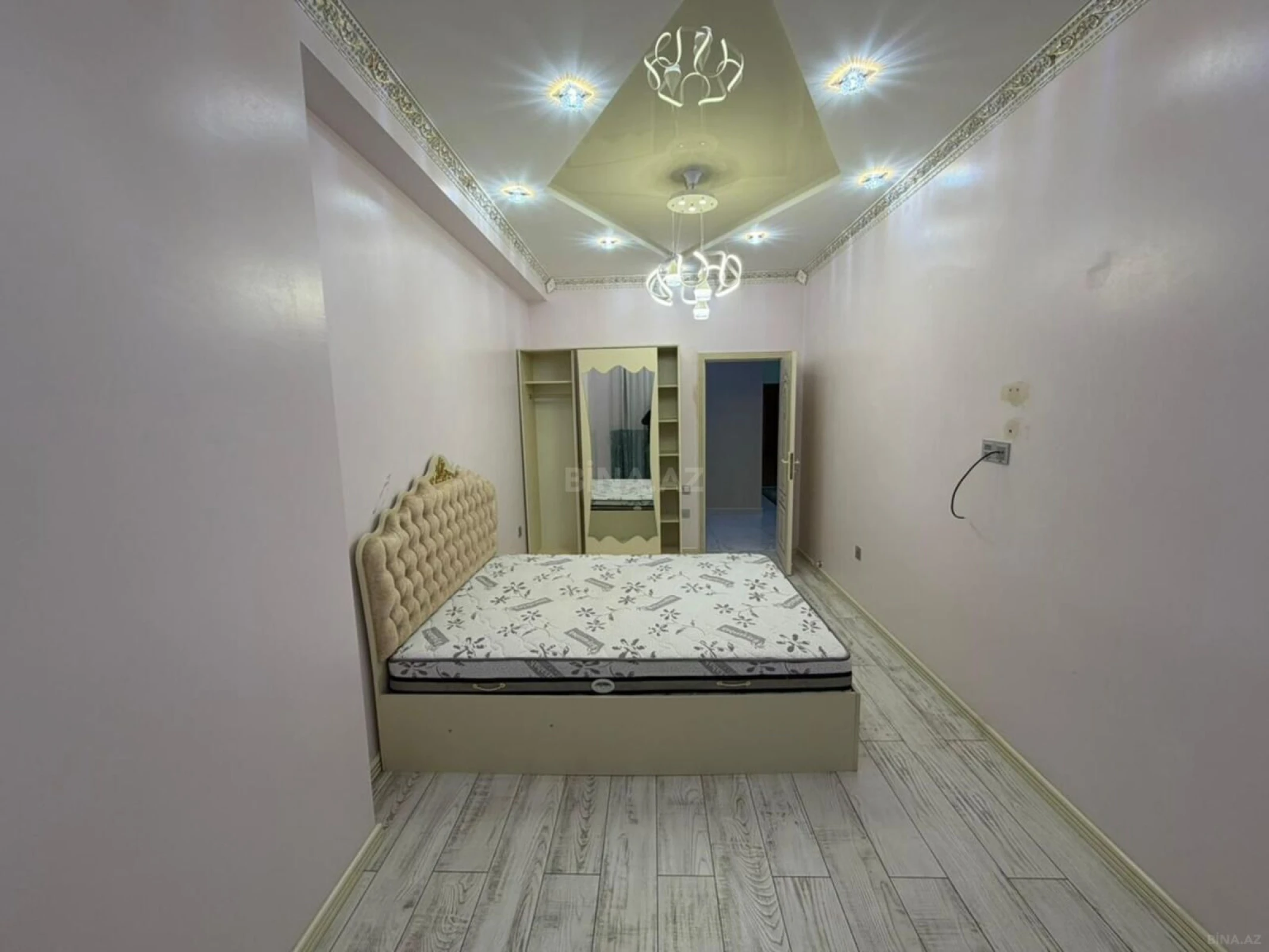 Satılır 3 otaqlı mənzil 128 m²