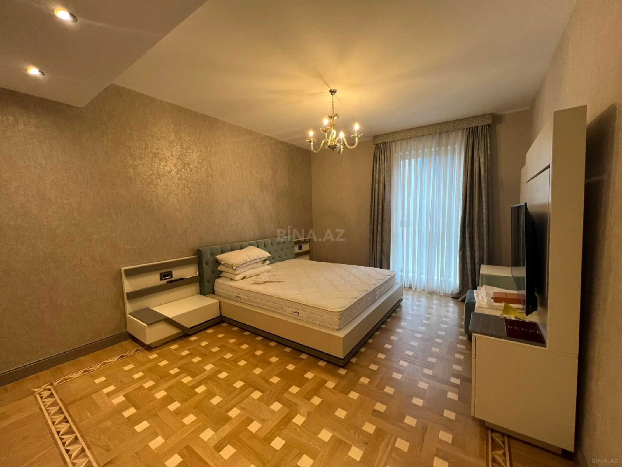 Kirayə verilir 3 otaqlı mənzil 137 m²