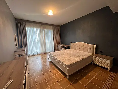 Kirayə verilir 3 otaqlı mənzil 137 m²