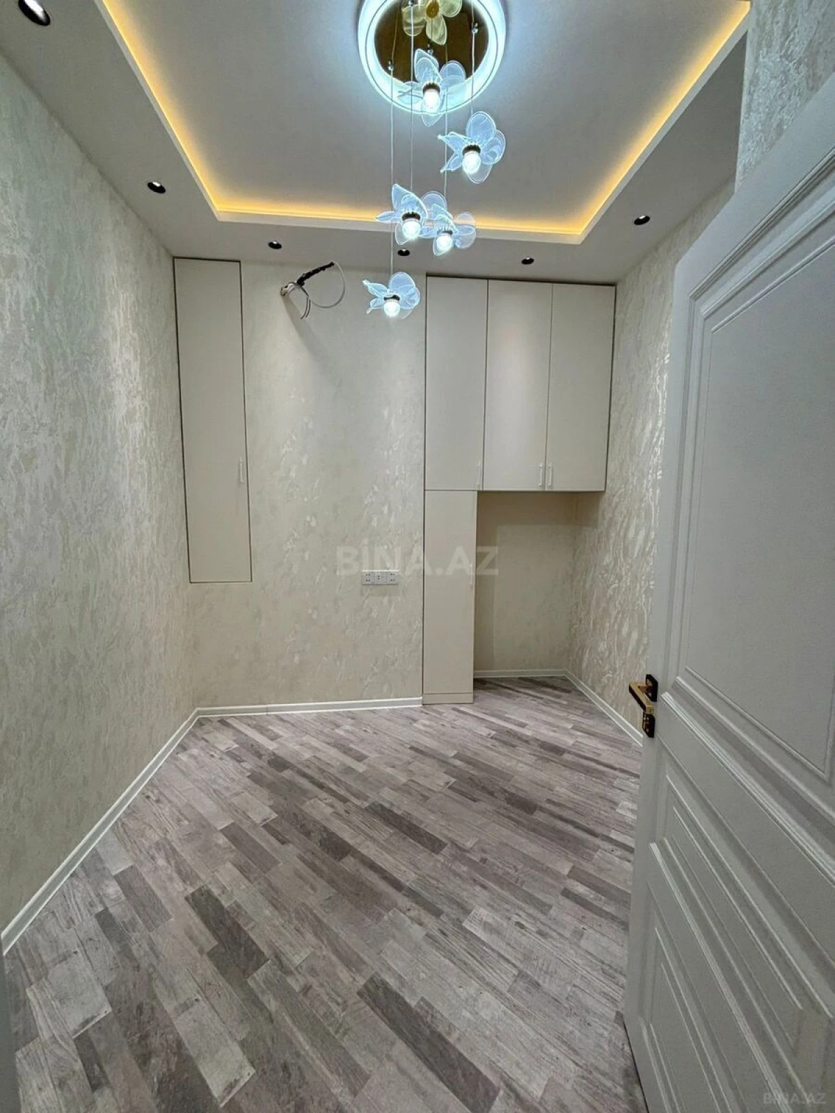 Satılır 2 otaqlı mənzil 63 m²