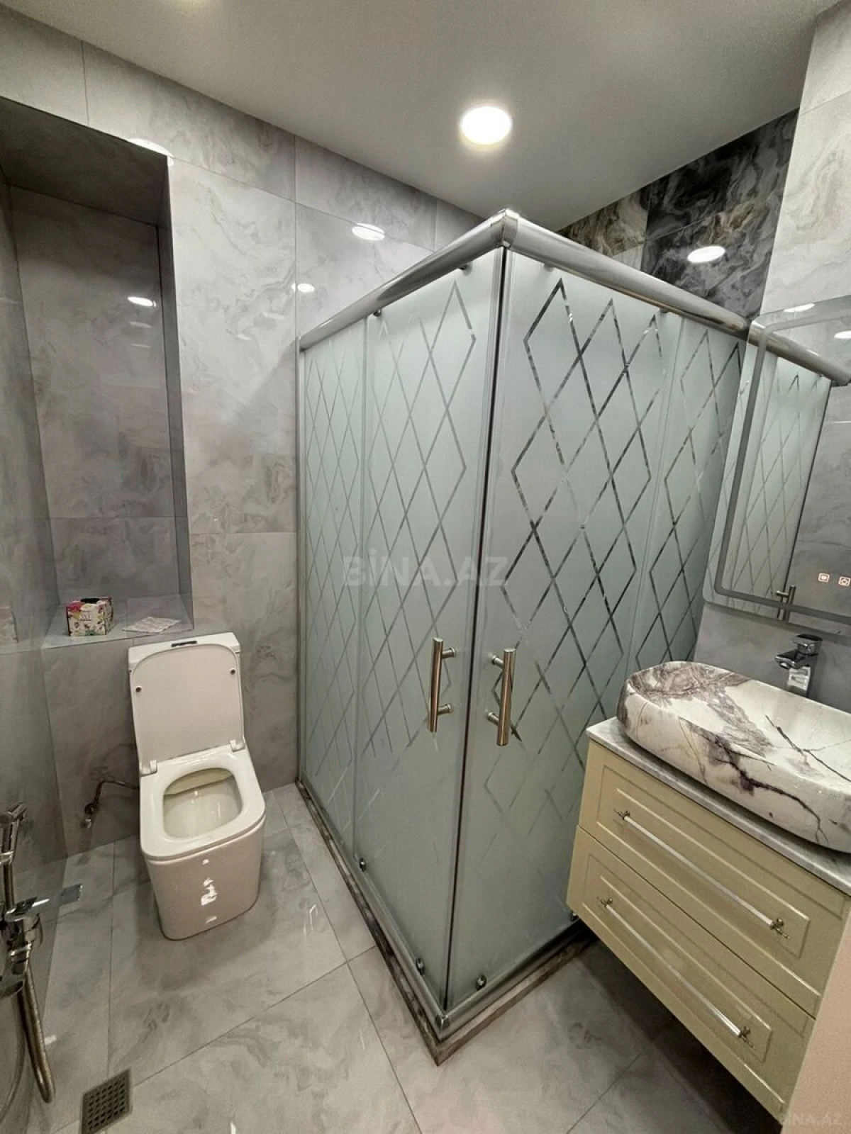 Satılır 2 otaqlı mənzil 63 m²