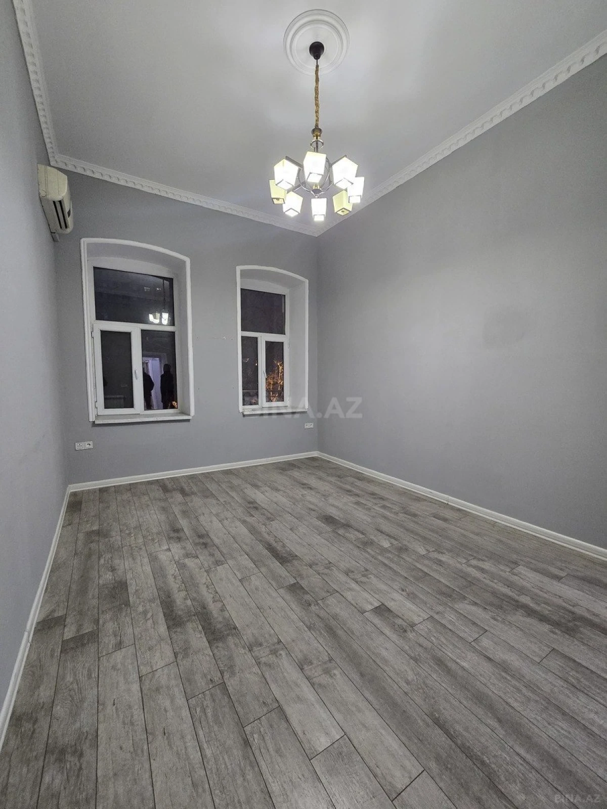 Satılır 4 otaqlı mənzil 115 m²