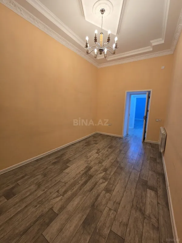 Satılır 4 otaqlı mənzil 115 m²