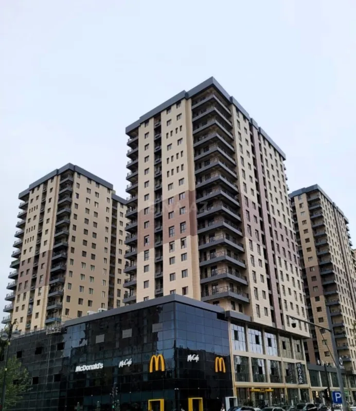 Satılır 4 otaqlı mənzil 189 m²