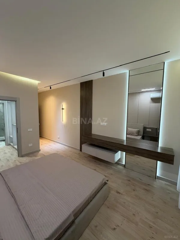 Satılır 4 otaqlı mənzil 142 m²