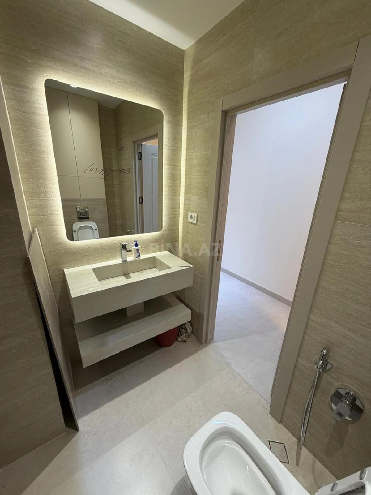 Satılır 4 otaqlı mənzil 142 m²