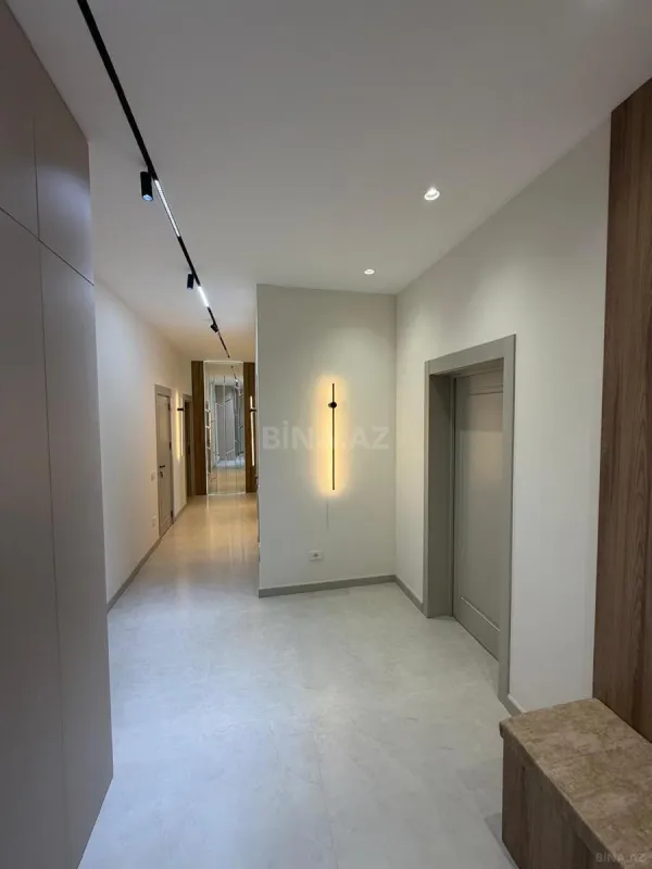 Satılır 4 otaqlı mənzil 142 m²
