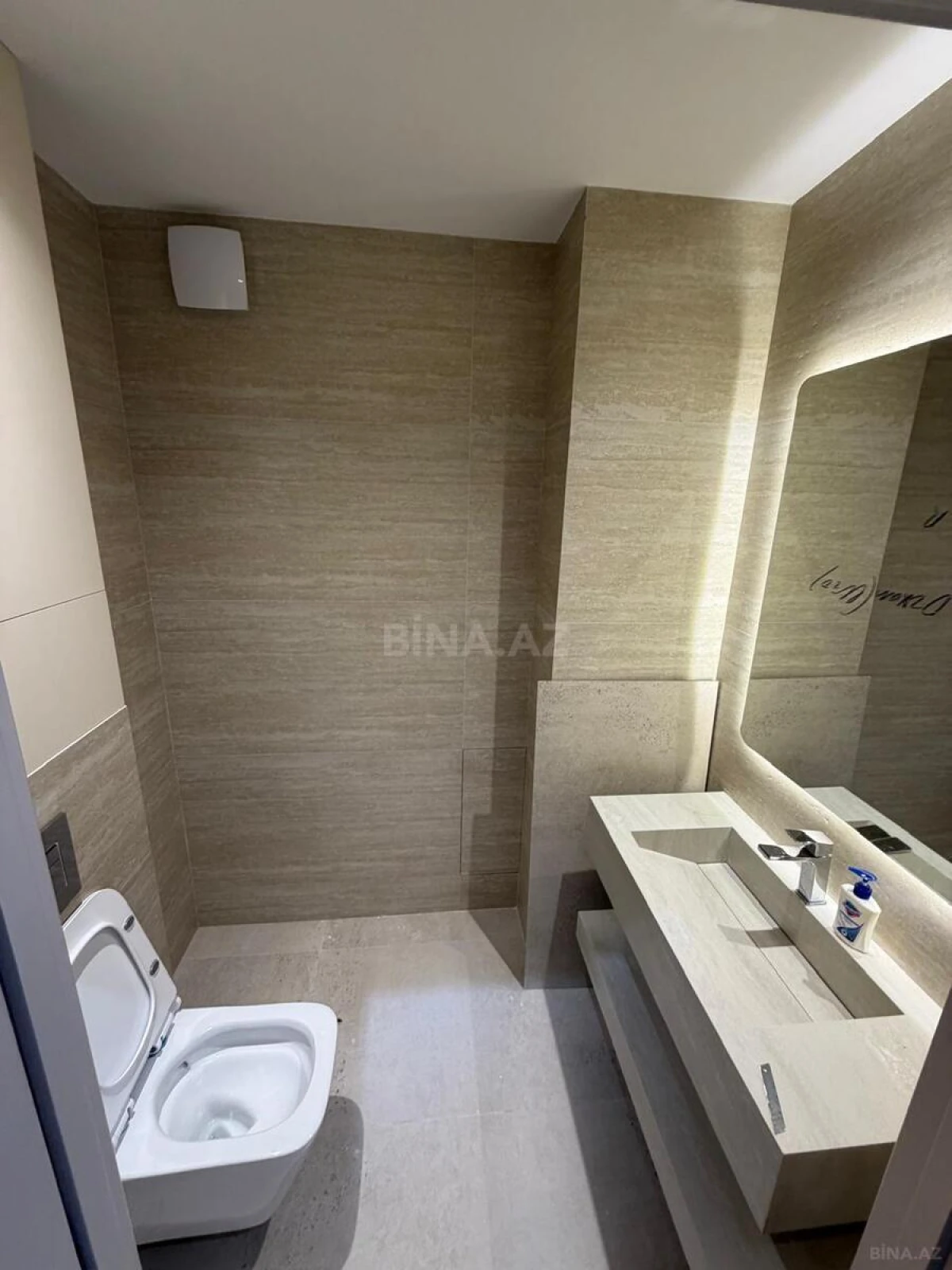 Satılır 4 otaqlı mənzil 142 m²