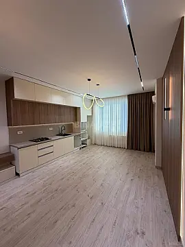 Satılır 4 otaqlı mənzil 142 m²