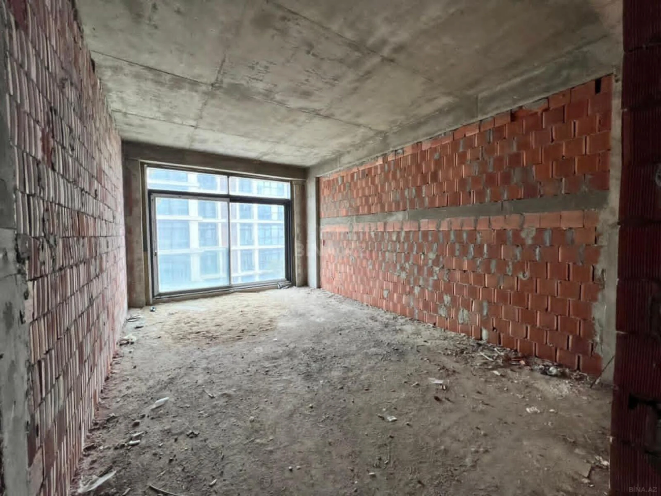 Satılır 3 otaqlı mənzil 102 m²