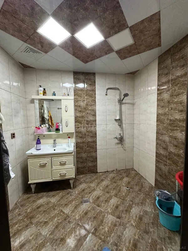 Satılır 4 otaqlı mənzil 120 m²