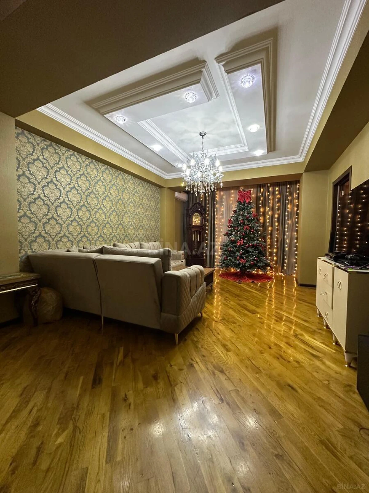 Satılır 4 otaqlı mənzil 120 m²