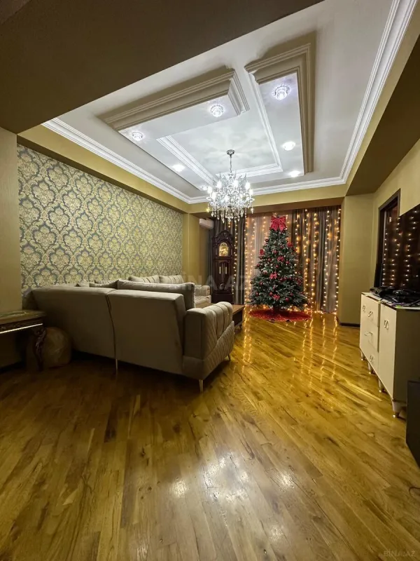 Satılır 4 otaqlı mənzil 120 m²