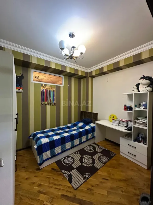 Satılır 4 otaqlı mənzil 120 m²