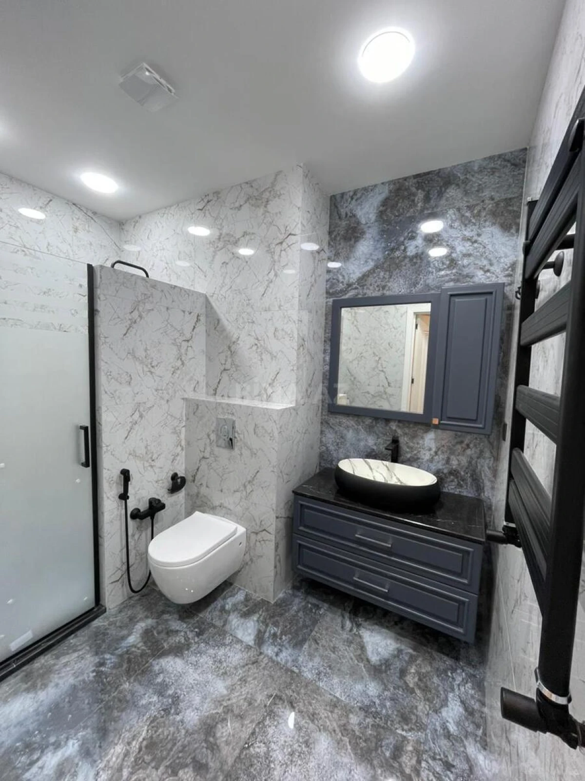 Satılır 3 otaqlı mənzil 114 m²