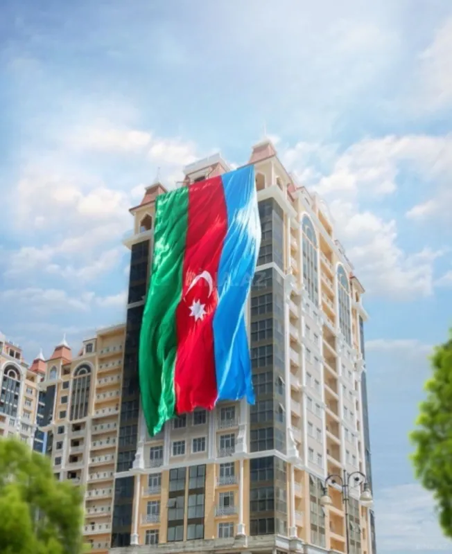 Satılır 3 otaqlı mənzil 121 m²