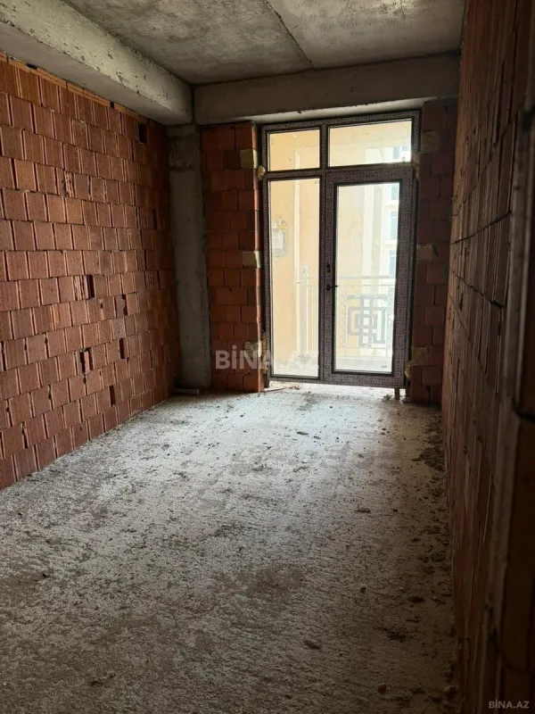 Satılır 3 otaqlı mənzil 121 m²