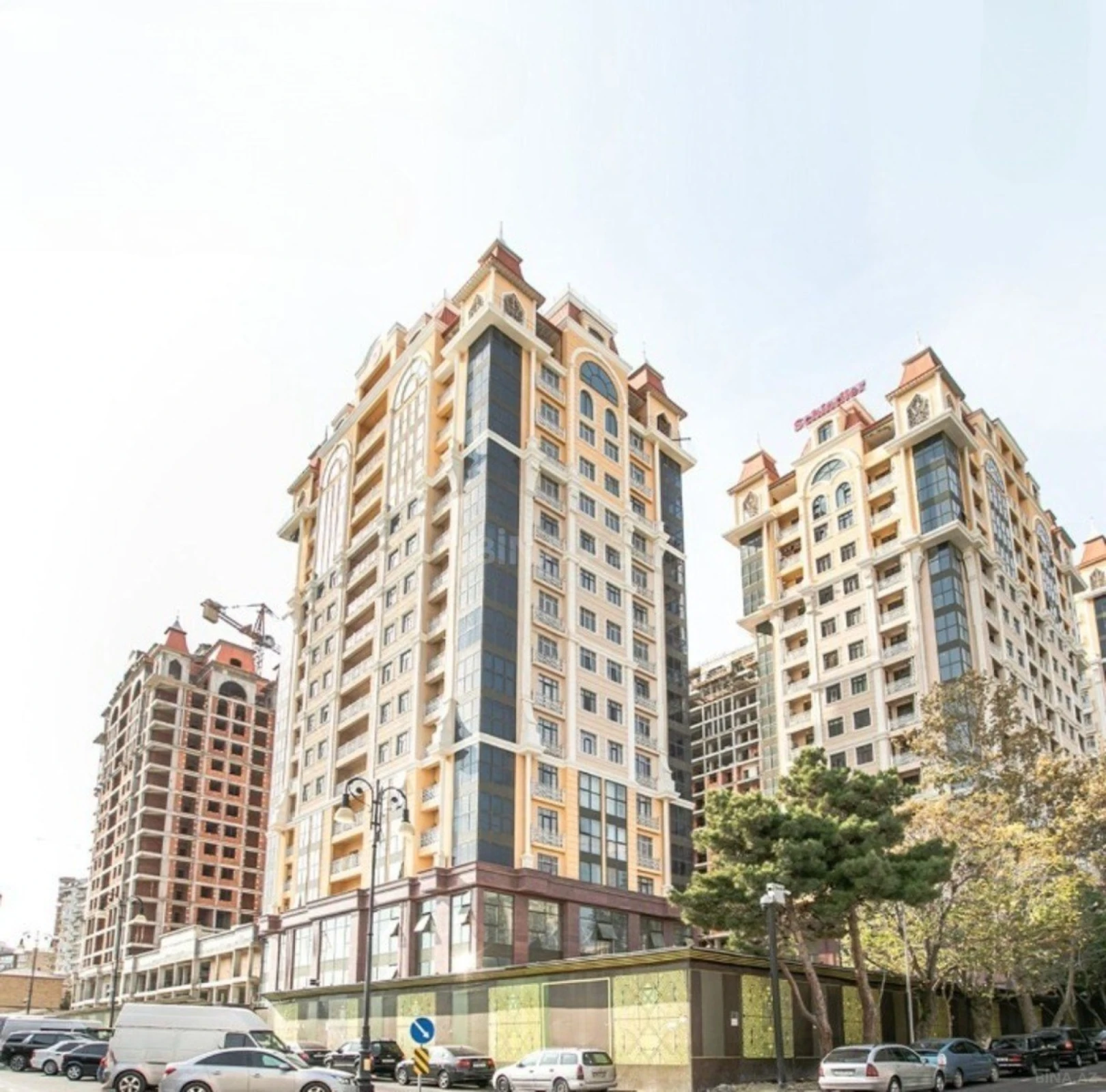 Satılır 3 otaqlı mənzil 121 m²