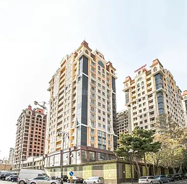 Satılır 3 otaqlı mənzil 121 m²