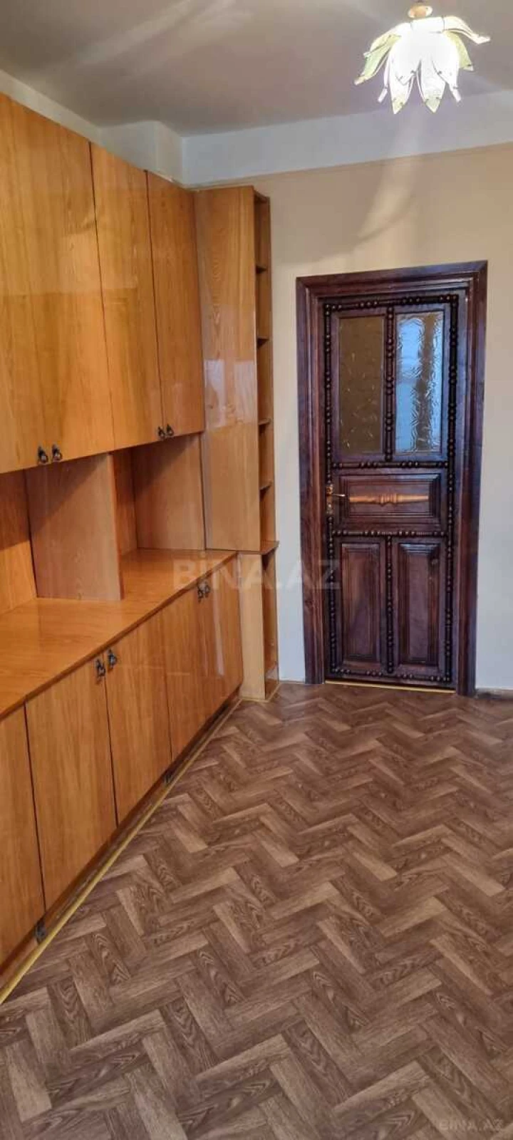 Satılır 5 otaqlı mənzil 130 m²