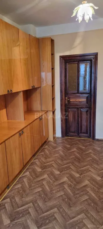 Satılır 5 otaqlı mənzil 130 m²