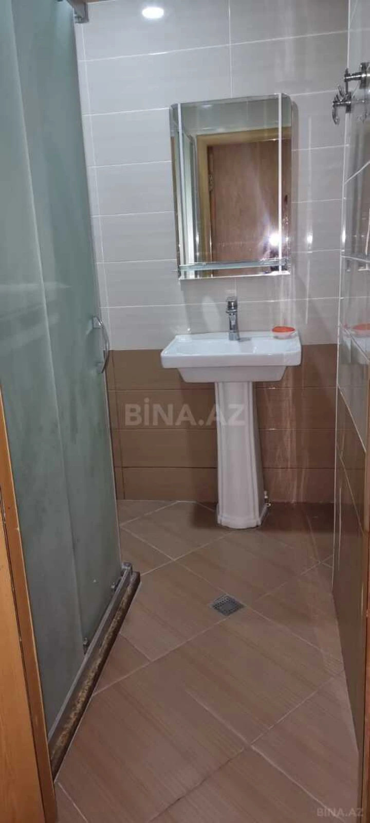 Satılır 5 otaqlı mənzil 130 m²