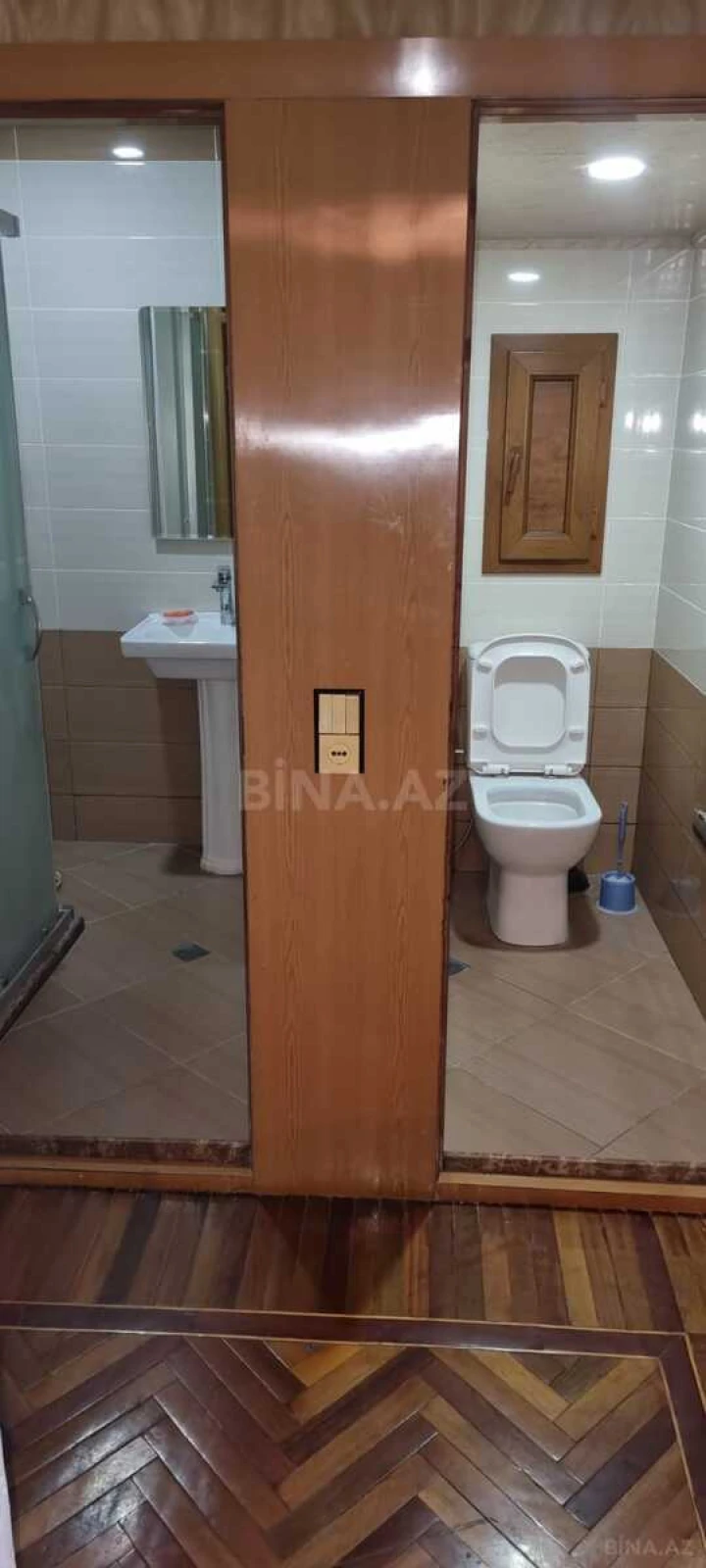 Satılır 5 otaqlı mənzil 130 m²