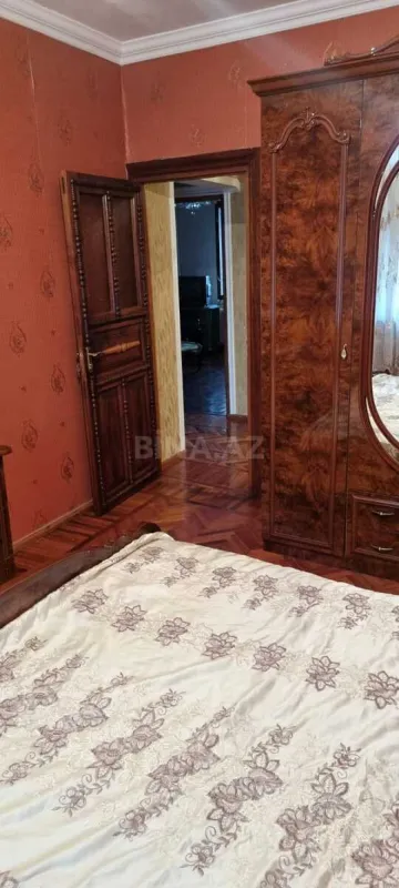 Satılır 5 otaqlı mənzil 130 m²