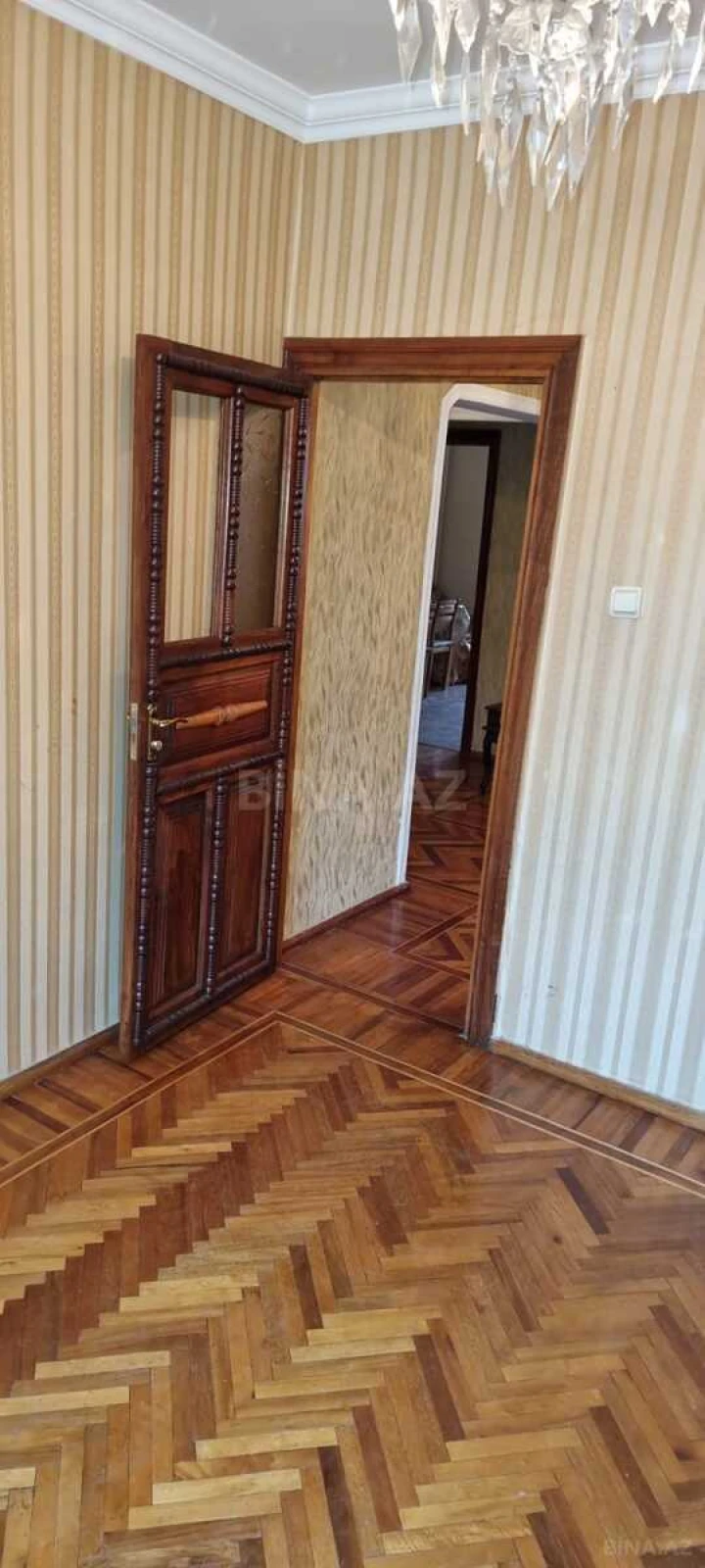 Satılır 5 otaqlı mənzil 130 m²