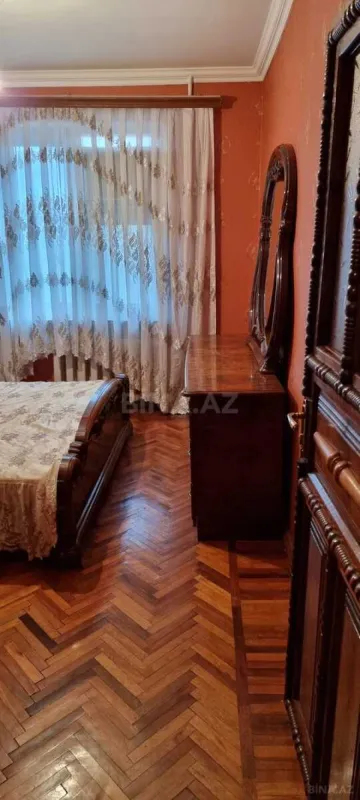 Satılır 5 otaqlı mənzil 130 m²