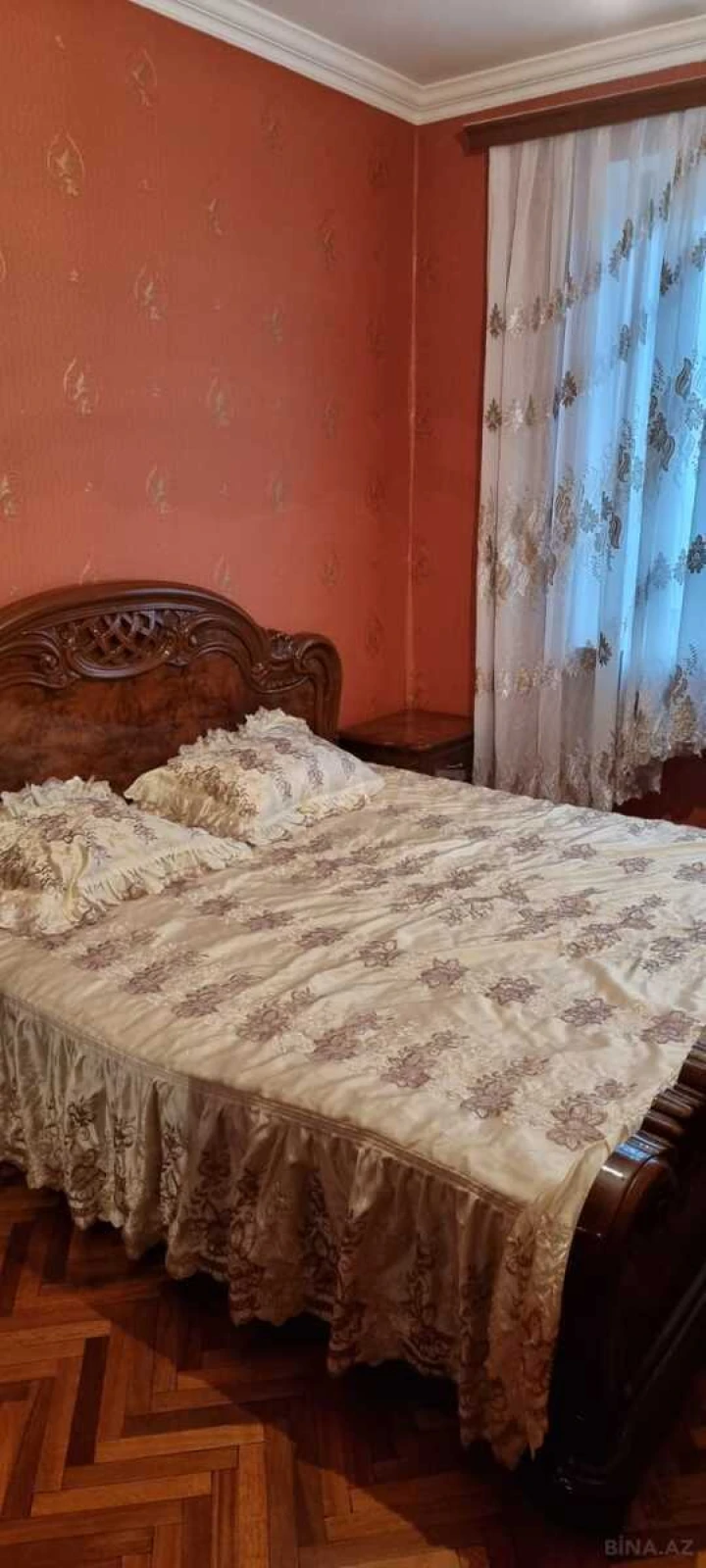 Satılır 5 otaqlı mənzil 130 m²