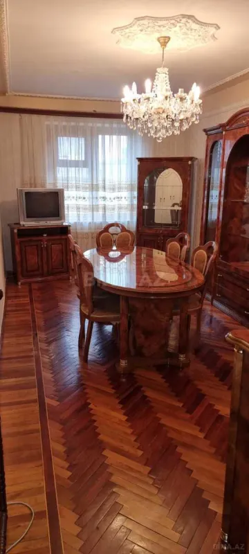Satılır 5 otaqlı mənzil 130 m²