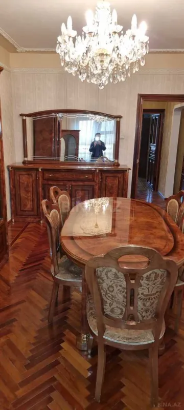 Satılır 5 otaqlı mənzil 130 m²