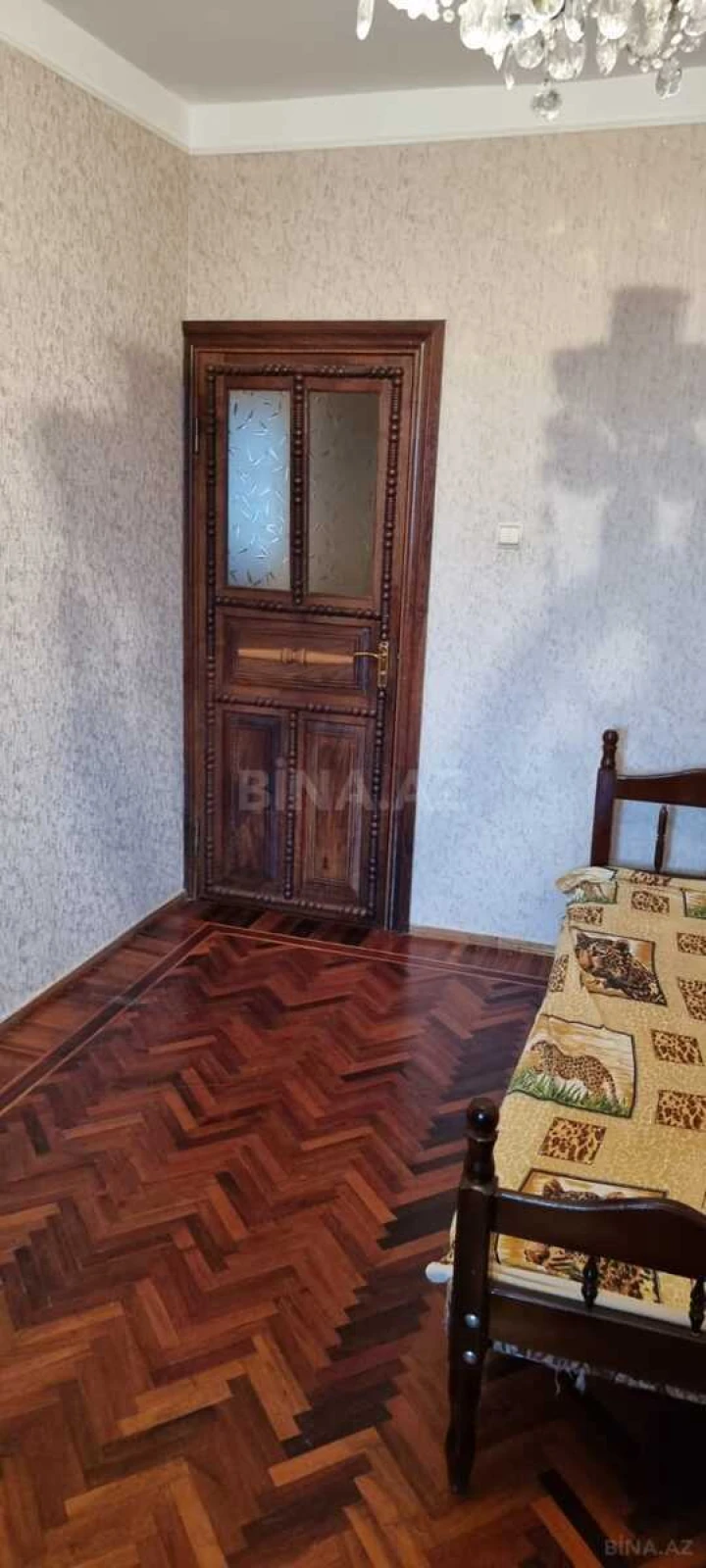 Satılır 5 otaqlı mənzil 130 m²