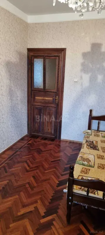 Satılır 5 otaqlı mənzil 130 m²