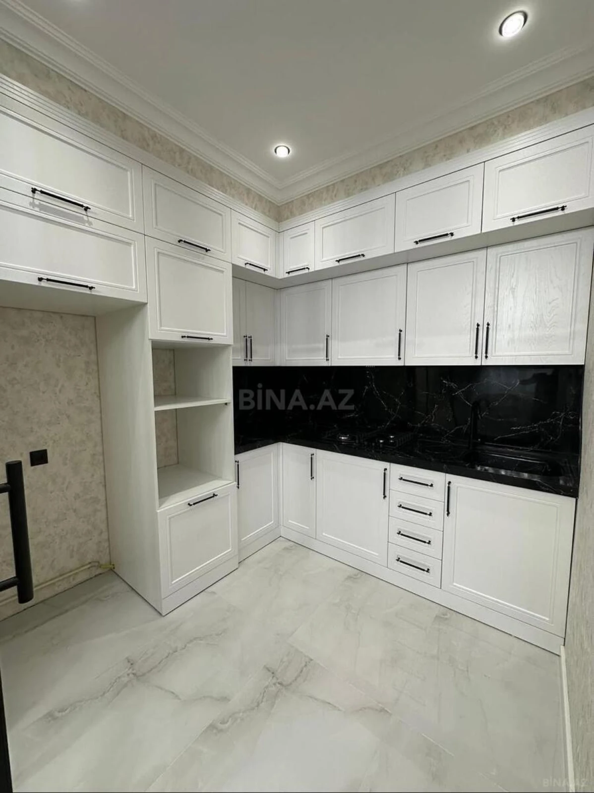 Kirayə verilir 2 otaqlı mənzil 77 m²