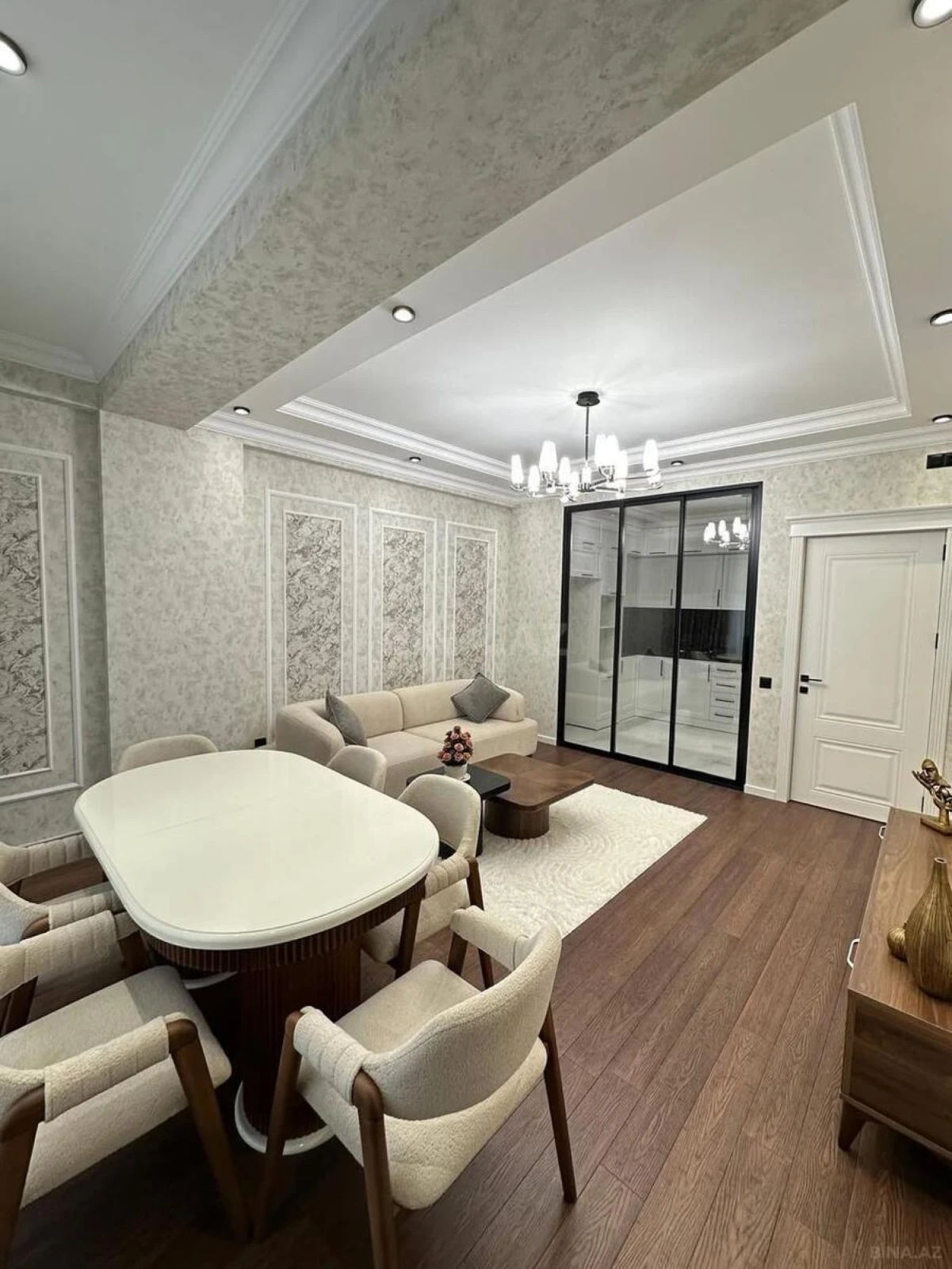 Kirayə verilir 2 otaqlı mənzil 77 m²