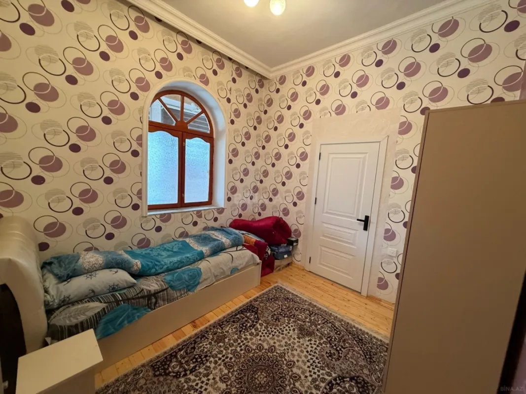 Satılır 7 otaqlı həyət evi 250 m²
