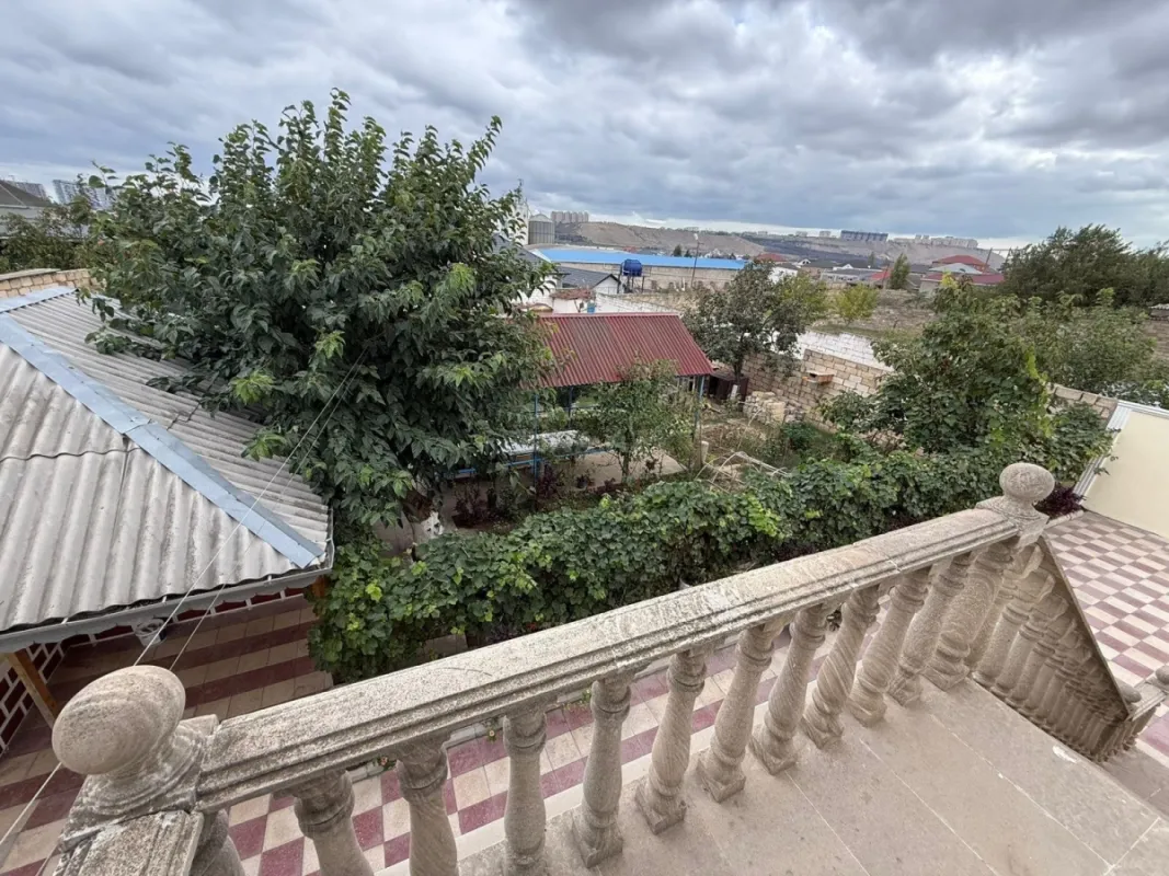 Satılır 7 otaqlı həyət evi 250 m²