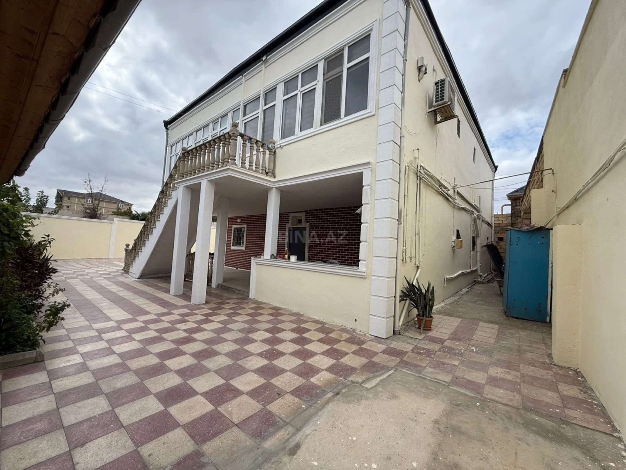 Satılır 7 otaqlı həyət evi 250 m²