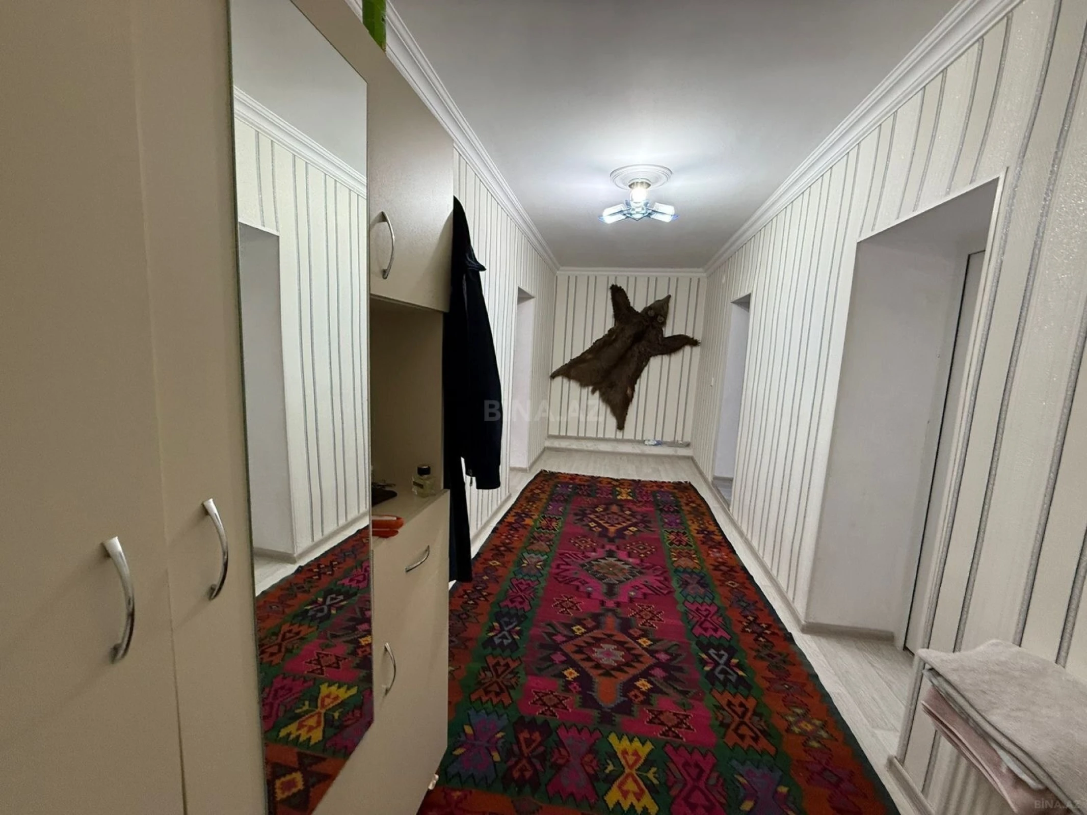 Satılır 7 otaqlı həyət evi 250 m²