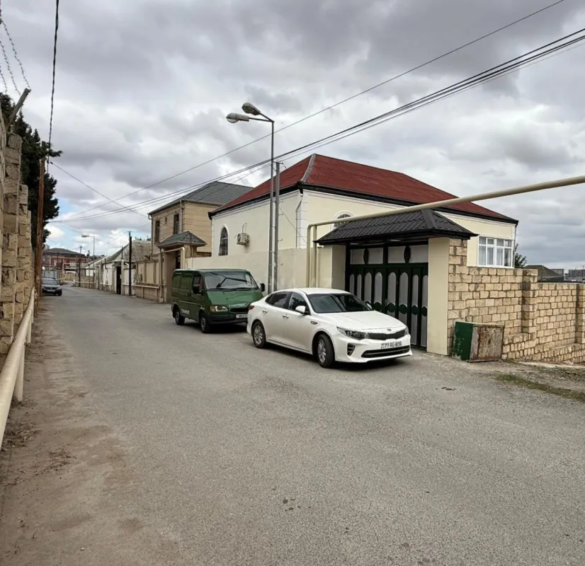 Satılır 7 otaqlı həyət evi 250 m²