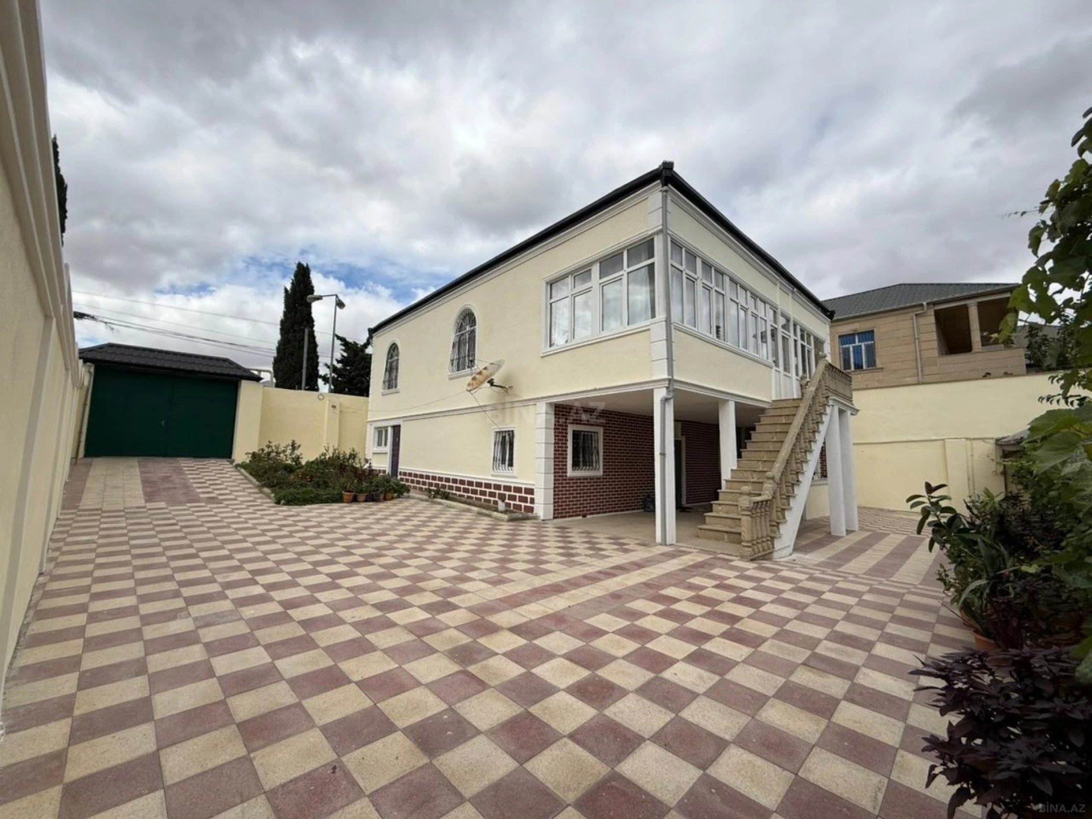 Satılır 7 otaqlı həyət evi 250 m²