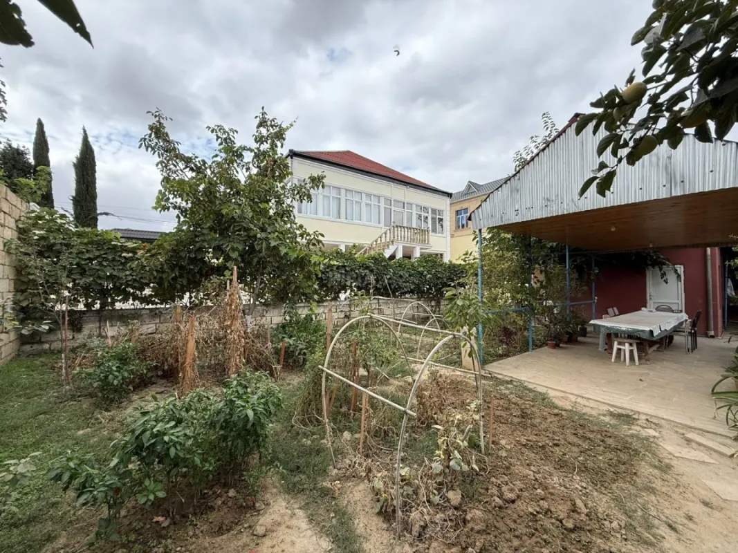 Satılır 7 otaqlı həyət evi 250 m²